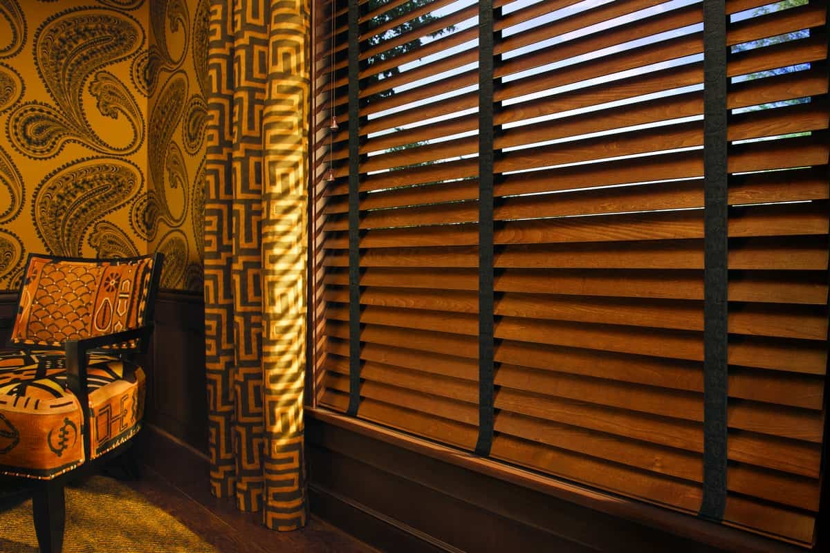 Parkland® Wood Blinds near Victor, New York (NY), Hunter Douglas offers genuine and faux wood options.
