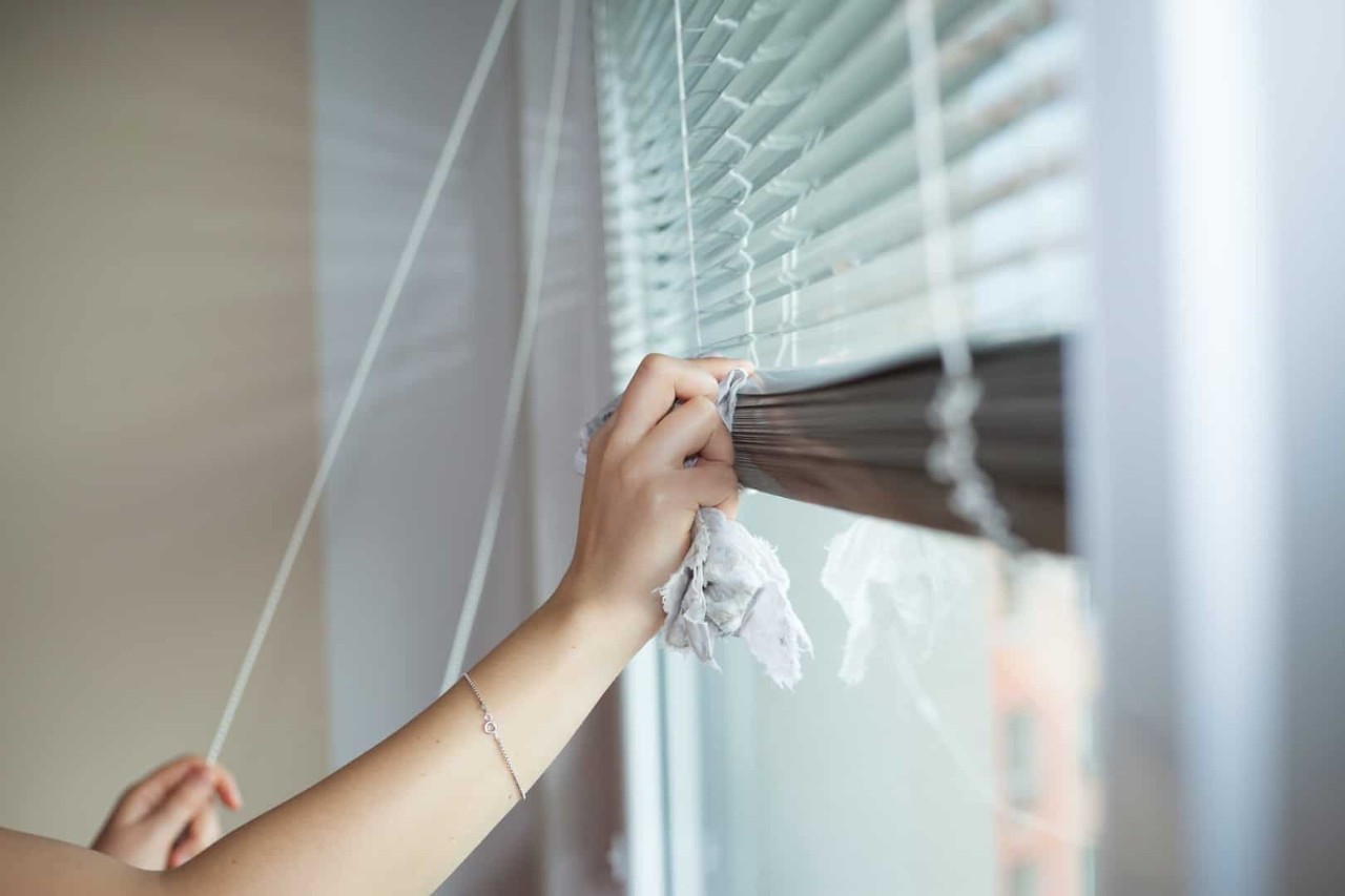 Cleaning window treatments, methods to clean window coverings, custom window treatments near Rochester, New York (NY).